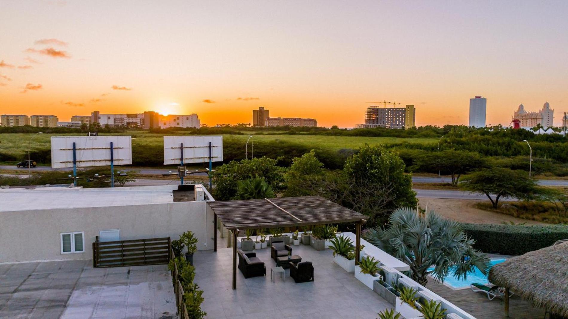 Koyari Modern Condos 9Br 7Ba Sleeps 26 W/ Pool And Roof Deck Palm Beach Exterior foto