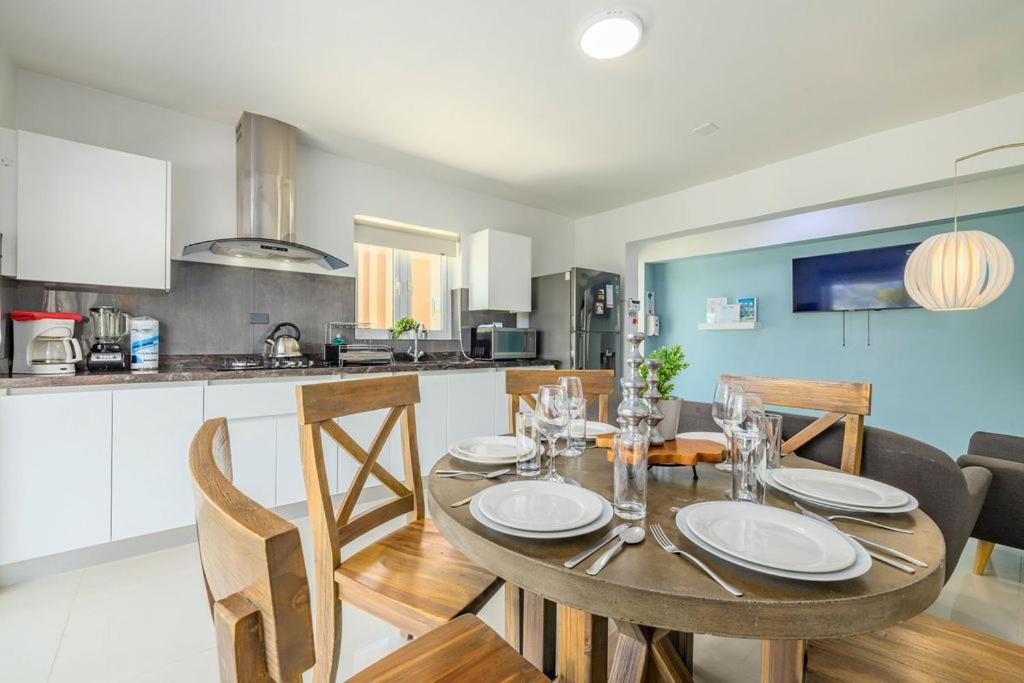 Koyari Modern Condos 9Br 7Ba Sleeps 26 W/ Pool And Roof Deck Palm Beach Exterior foto