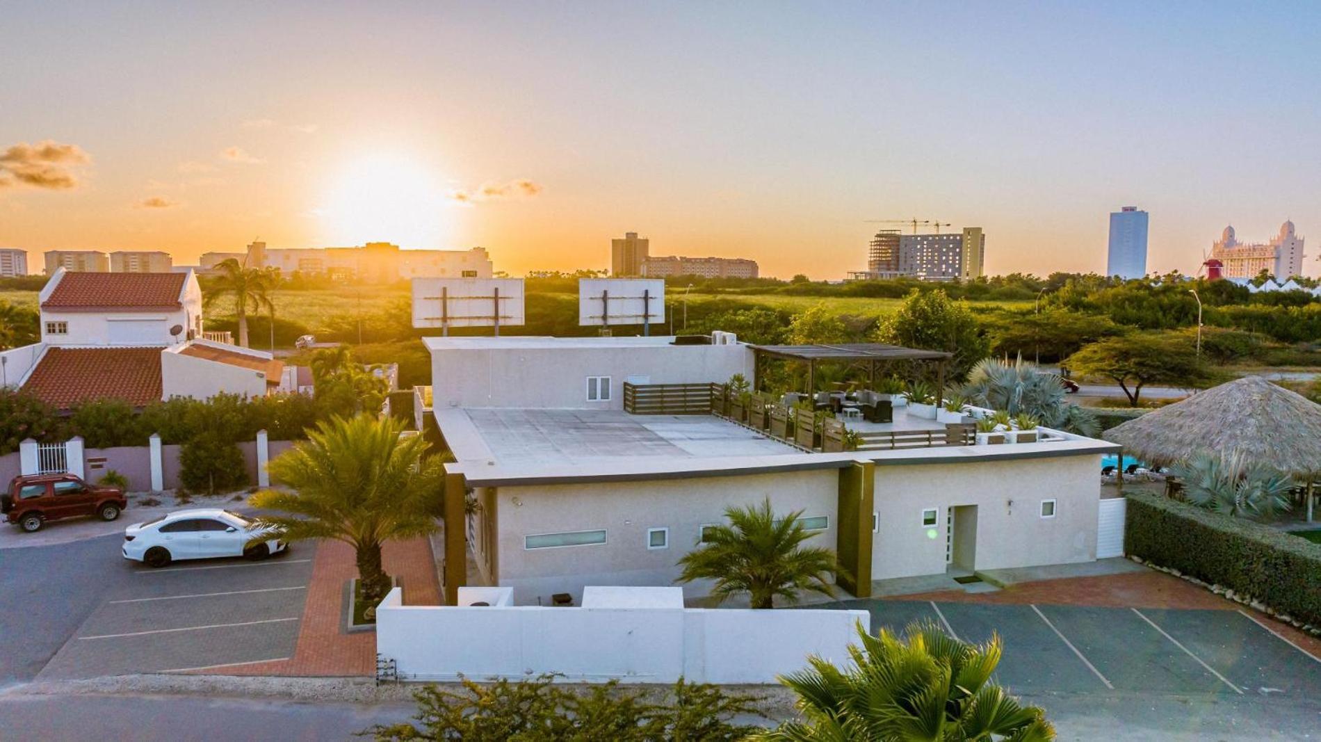 Koyari Modern Condos 9Br 7Ba Sleeps 26 W/ Pool And Roof Deck Palm Beach Exterior foto