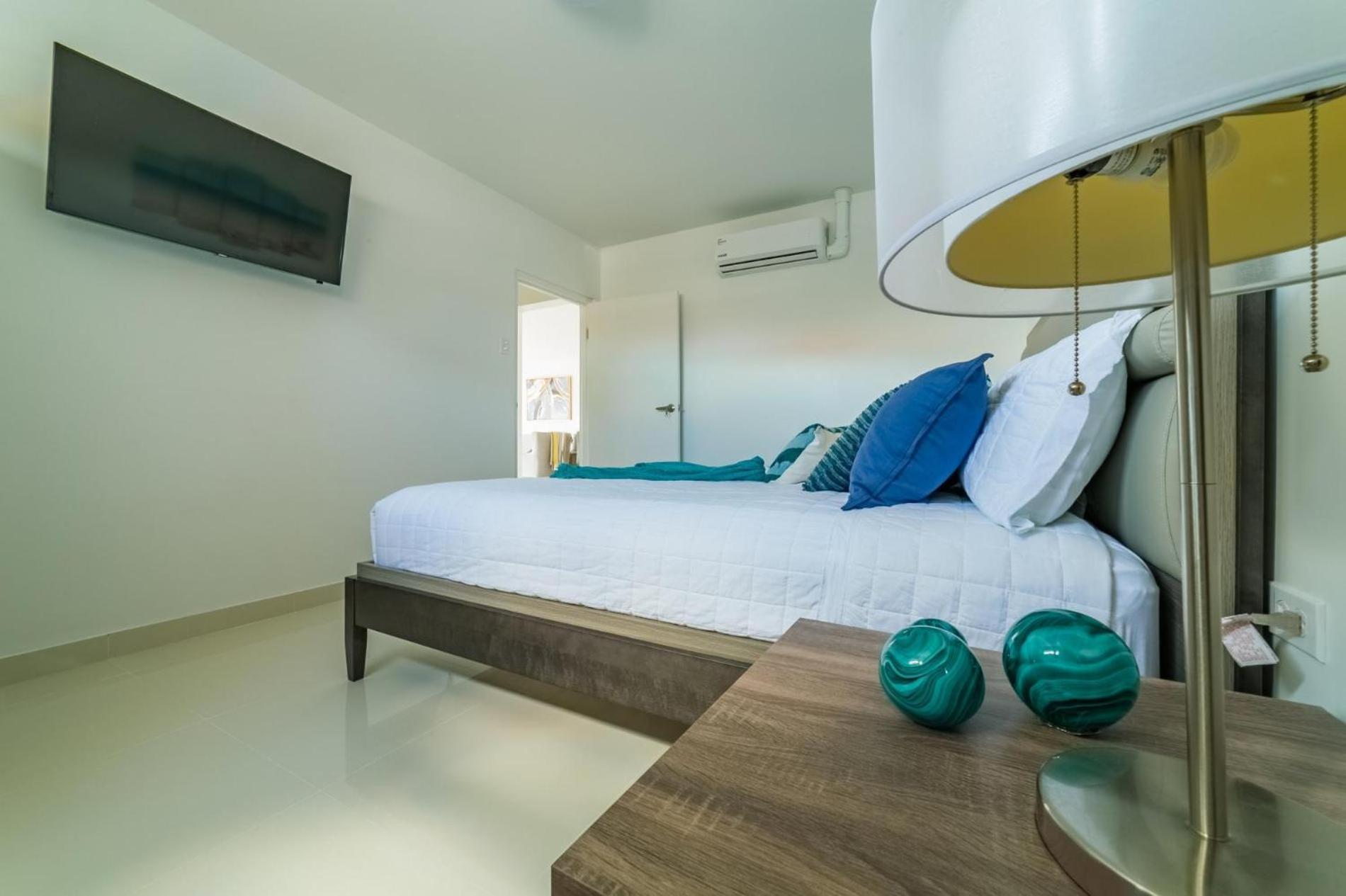 Koyari Modern Condos 9Br 7Ba Sleeps 26 W/ Pool And Roof Deck Palm Beach Exterior foto