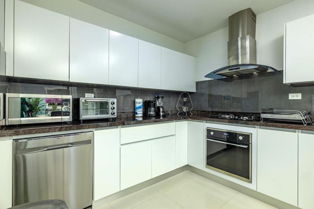 Koyari Modern Condos 9Br 7Ba Sleeps 26 W/ Pool And Roof Deck Palm Beach Exterior foto