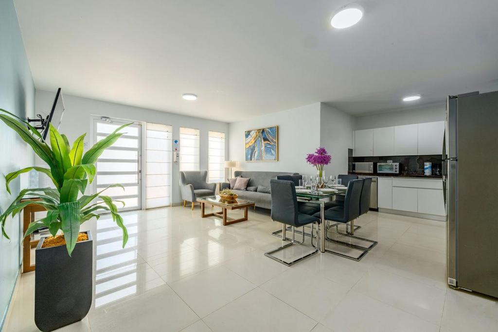 Koyari Modern Condos 9Br 7Ba Sleeps 26 W/ Pool And Roof Deck Palm Beach Exterior foto