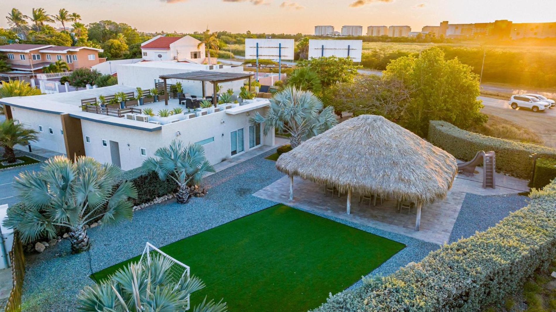 Koyari Modern Condos 9Br 7Ba Sleeps 26 W/ Pool And Roof Deck Palm Beach Exterior foto
